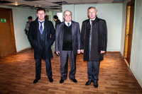 Юбиляр встречает высоких гостей: справа и слева от Д.Г. Ротмана первый проректор БГУ  М.А. Журавков и ректор С.В. Абламейко